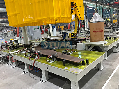 斗杆侧板机器人焊接站